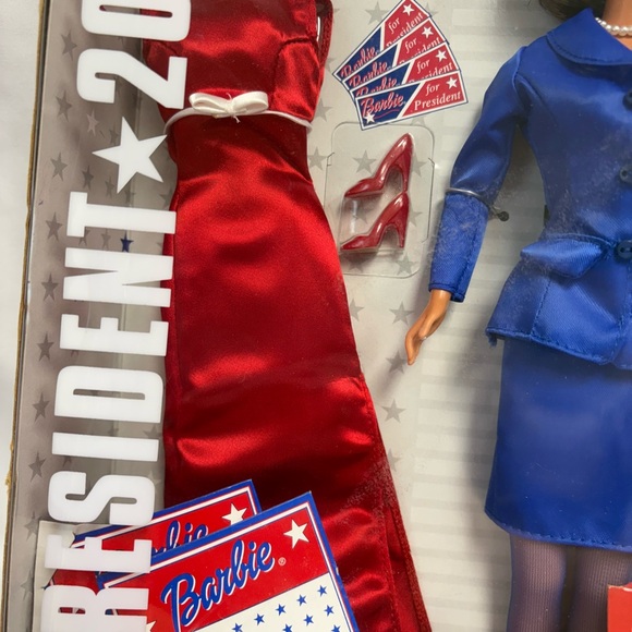 Barbie for President 2000 Doll Toys R' Us Exclusive Brunette 27305 Mattel New - Picture 8 of 10